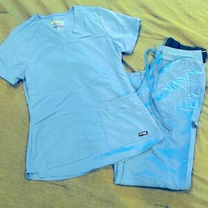 Greys Anatomy women’s Scrubs, Ceil Blue
size: XS top, bottoms: XS petite (short)